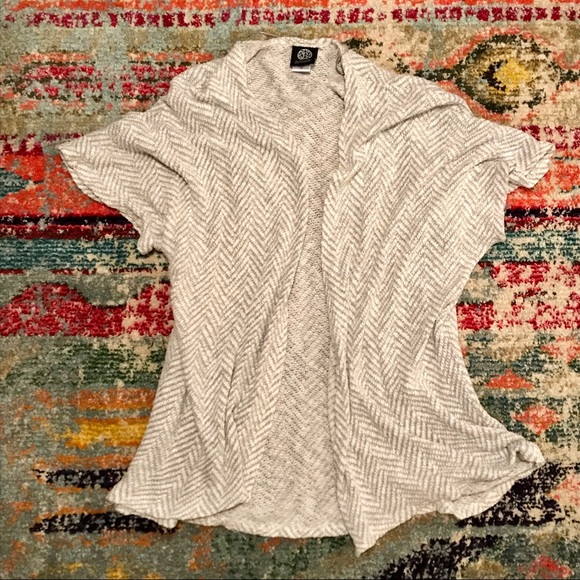 bobeau Sweaters - 🌟5/$20 Bobeau Open OS Gray Knit Cardigan Shrug